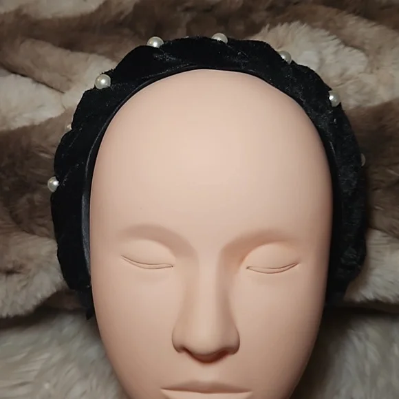Velour Pearl Headband - Picture 5 of 8